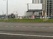 В Калининграде на кольцевых развязках стали появляться новогодние фигуры, в мэрии считают, что это делает движение безопаснее