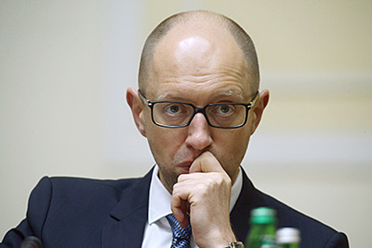 Яценюк предложил замену георгиевской ленточке