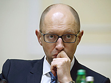 Яценюк предложил замену георгиевской ленточке