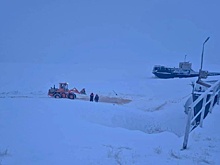 В якутском поселке Тикси устраняют последствия разлива топлива на нефтебазе