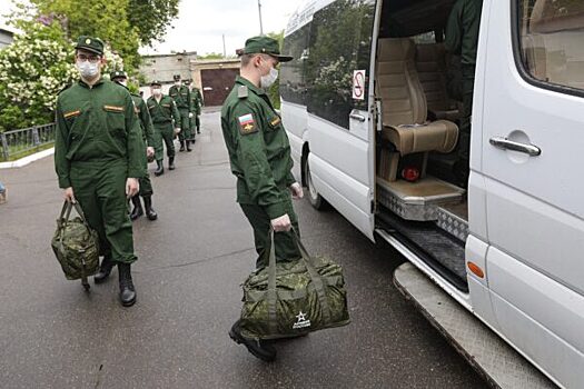 Baza: военный комиссар Фотин заявил, что срочники будут служить два года