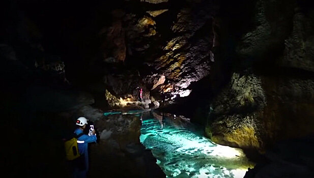 В Китае нашли огромную пещеру