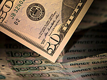 Курс доллара впервые с июля опустился ниже 63 рублей