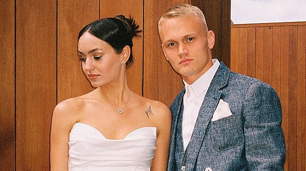 Личка: Тюкавин женился? Ему же чуть больше 18 лет, он что - дурак?