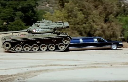 Арнольд Шварцнеггер раздавил лимузин танком