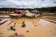 В Арамиле водители устроили гонки на выживание на бездорожье