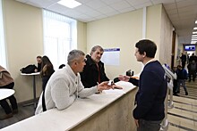 Пришедшие в пункт отбора контрактников в Москве рассказали о своей мотивации