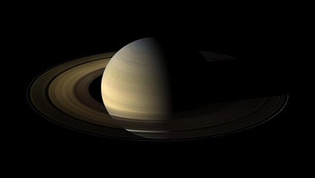 Одно из колец Сатурна может содержать ледяные глыбы