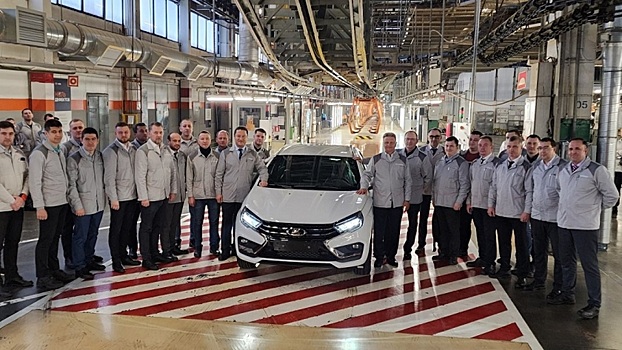 Появились новые снимки Lada Vesta NG максимальной комплектации