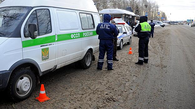 Чтобы не лишится иномарки, вологжанин оплатил свой долг прямо на месте