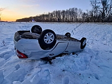 В Волгоградской области Lada опрокинулась в кювет