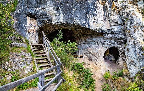 В Денисовой пещере нашли кольца из мамонтовой кости и мрамора