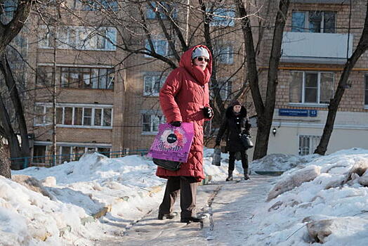 Сахалинские чиновники посоветовали в гололед клеить на обувь пластырь