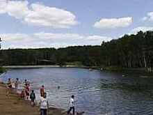 Полиция возбудила дело после наезда девушки на автомобиле на двух человек у пруда в Подольске