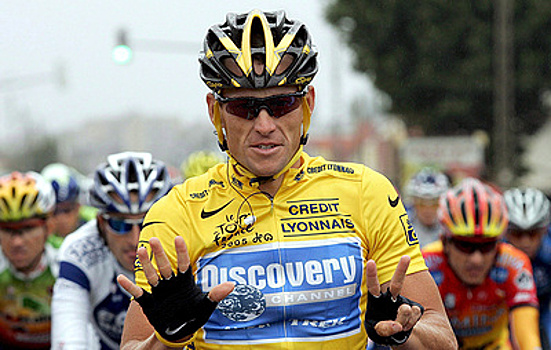 Армстронг разбил лицо после падения с велосипеда