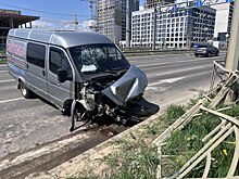 В Ставрополе водитель грузопассажирской ГАЗели не справился с управлением и совершил наезд на дорожное ограждение