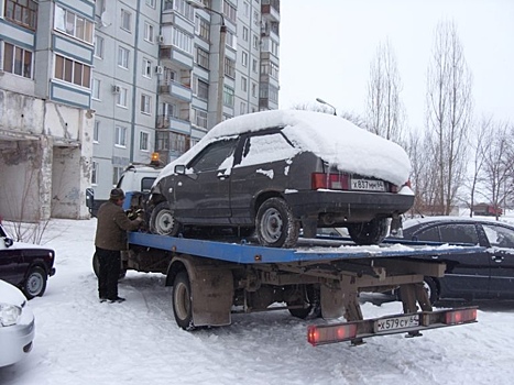 Водителей заставят быстрее убирать с улиц автохлам