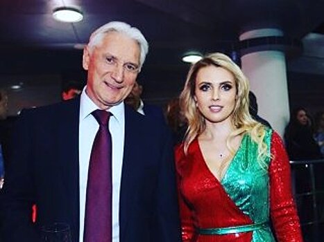 Миронова сделала Билялетдинова главным лицом Матча Звёзд. Тренер «Ак Барса» пел, много улыбался и даже исполнил буллит