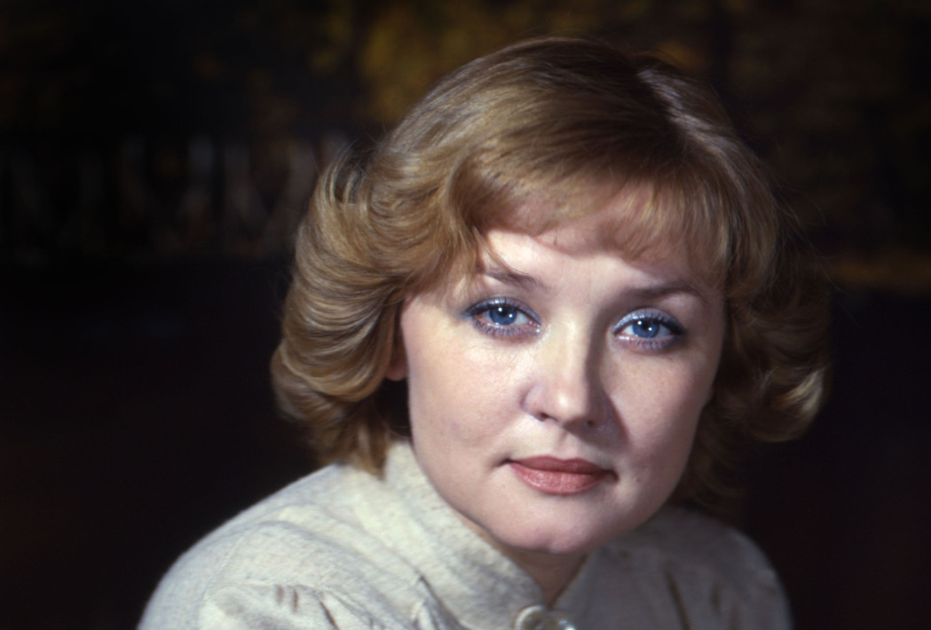 Главная актриса москва слезам не верит после пластики