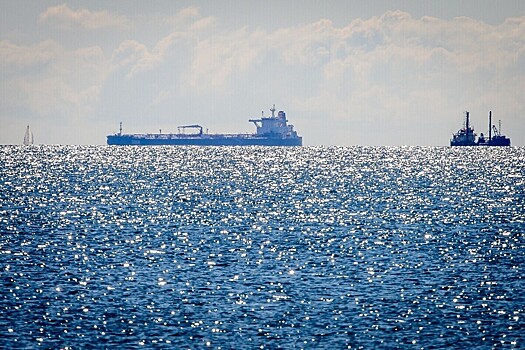 Легких решений нет: эксперт объяснил трудности привлечения ВМФ к охране танкеров