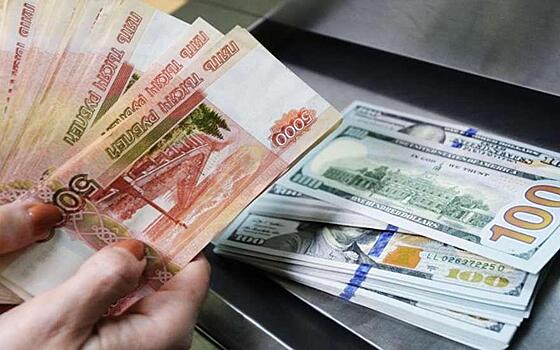 Жительница Котельничского района отдала мошенницам более 1 млн рублей: пенсионерка хранила деньги в трехлитровых банках, закопанных у дома