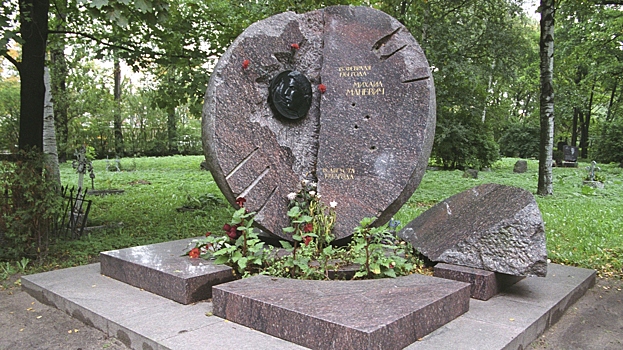 Названы самые популярные у туристов кладбища в России