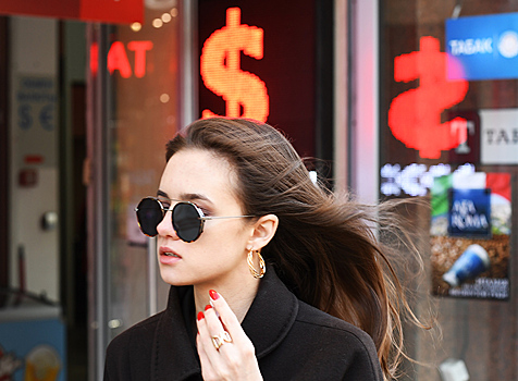 Доллар атакует: что будет с рублем и куда вкладывать сбережения