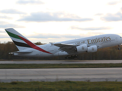 Emirates показывает шопинг на борту