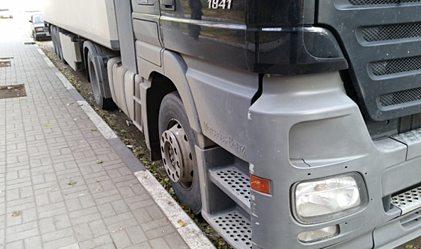 В Воронежской области грузовик на «встречке» врезался в Hyundai: пассажирка погибла