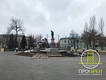 «Маленького Ленина» вернули на постамент в одноименном сквере в Оренбурге