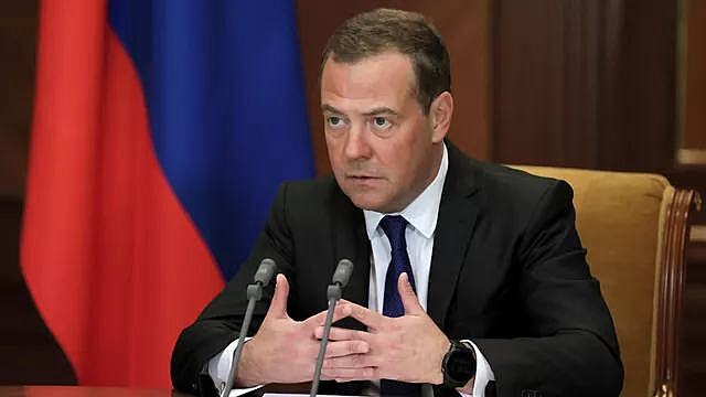 Медведев назвал унизительным термин "импортозамещение"