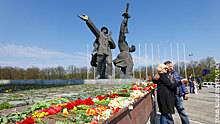 Снос советского памятника грозит Латвии массовыми беспорядками