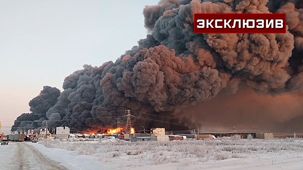 На горящем в Петербурге складе интернет-магазина хранились горючие материалы