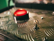 «А ну-ка убери свой чемоданчик!» или, где президенты хранят свои кнопки