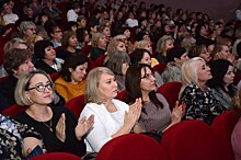 В Оренбурге поздравили женщин-педагогов с наступающим 8 марта