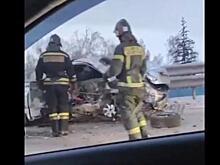 В Новосибирске водитель и пассажир иномарки погибли после столкновения с автобусом