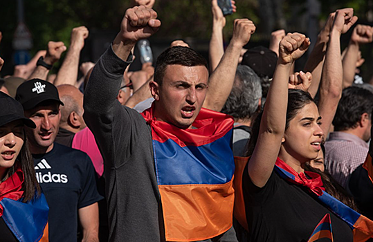 Оппозиция возобновила акции протеста в Ереване