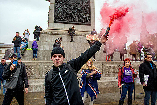 Протесты против ограничений из-за коронавируса: фотогалерея