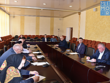 Вопросы вакцинации и качества медицины обсудили в Акушинском районе