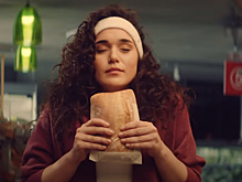 «Зоя» Сергея Шнурова выпустила первый клип – это ода любви к хлебу из «Пятёрочки»