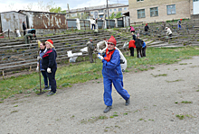 500 артёмовцев вышли на уборку городского стадиона
