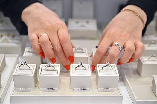 Как убедить мужа дарить драгоценности