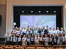 Школьницы из Самарской области отправились в МДЦ "Артек" на смену Знание.Лектор