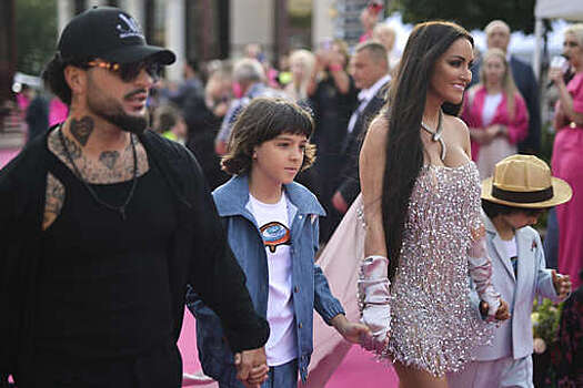 Дизайнер Аника Керимова опровергла, что развелась с мужем из-за измен