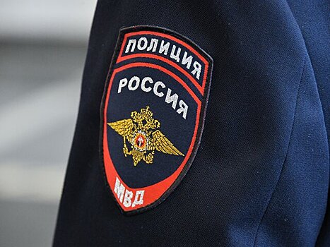 Полиция провела тренировку по задержанию мужчины с оружием в школе в Свердловской области