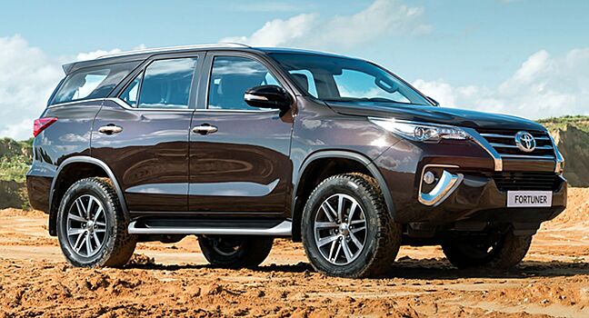 Чем Toyota Fortuner за 2,8 млн рублей уступает УАЗу “Патриот”