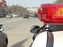 В Ноябрьске отечественная легковушка протаранила светофор