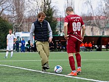 Экс-игрок «Ювентуса» Будянский совершил символический удар по мячу перед матчем Второй лиги Б «Салют» – «Металлург»