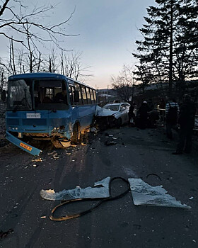 Пьяные малолетки на Лексусе снесли пассажирский автобус