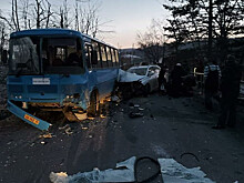 Пьяные малолетки на Лексусе снесли пассажирский автобус